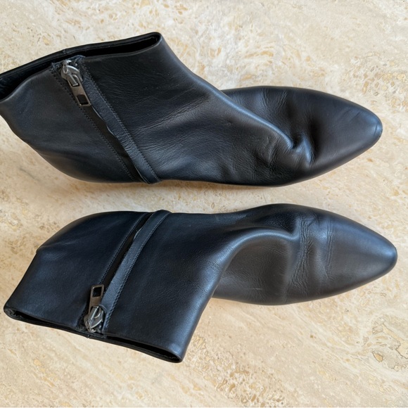 Vince Vaughn Black Leather Booties - Picture 3 of 3